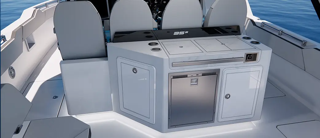 Wet bar with sink and storage in the cockpit