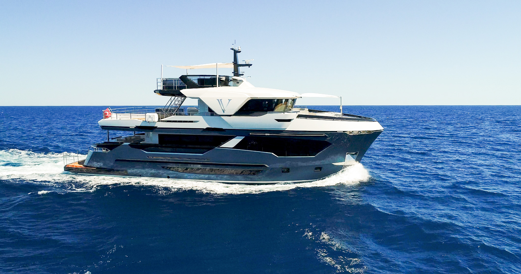 M/Y V under way, seen from the bow quarter