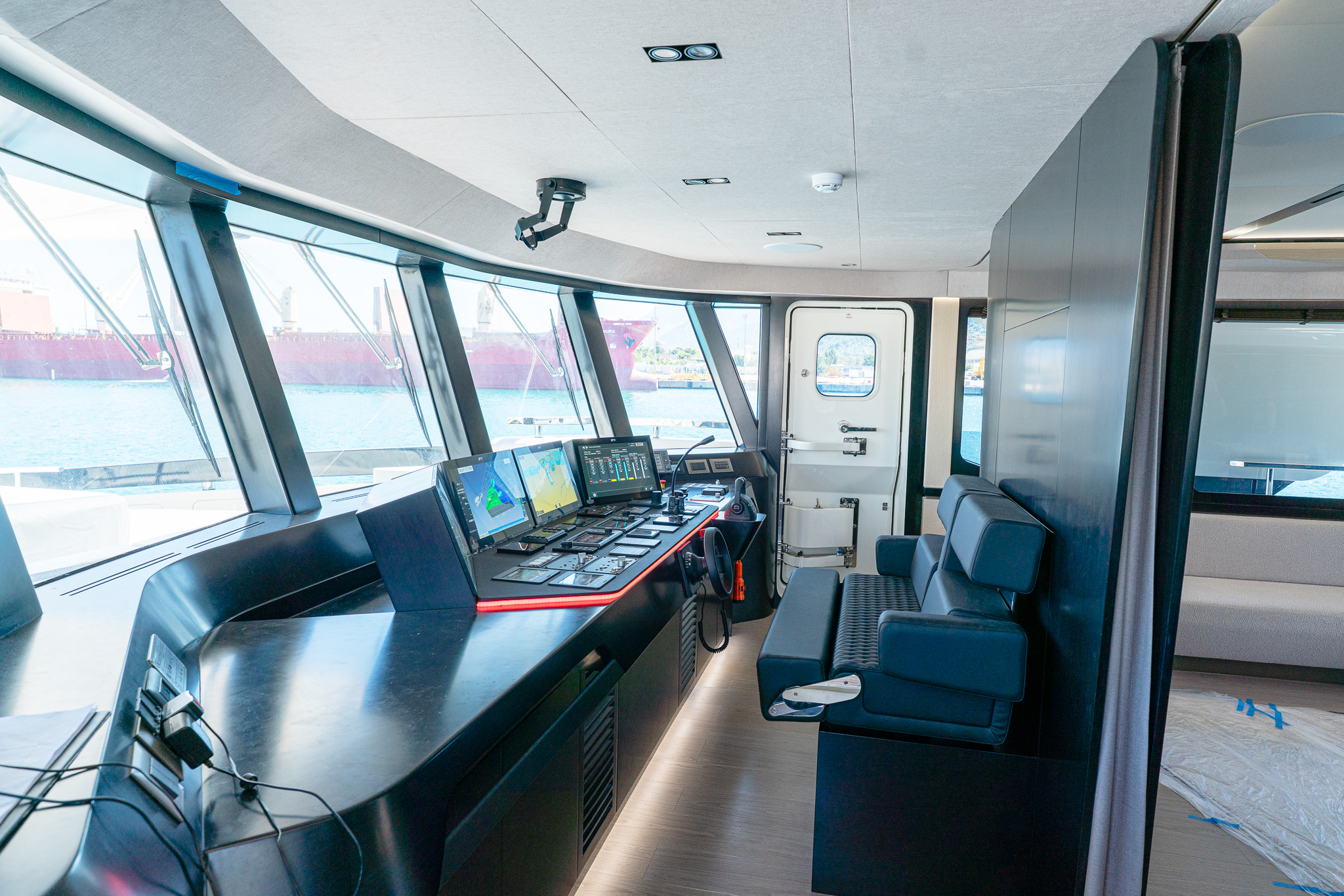 Wheelhouse with navigation displays and helm seating