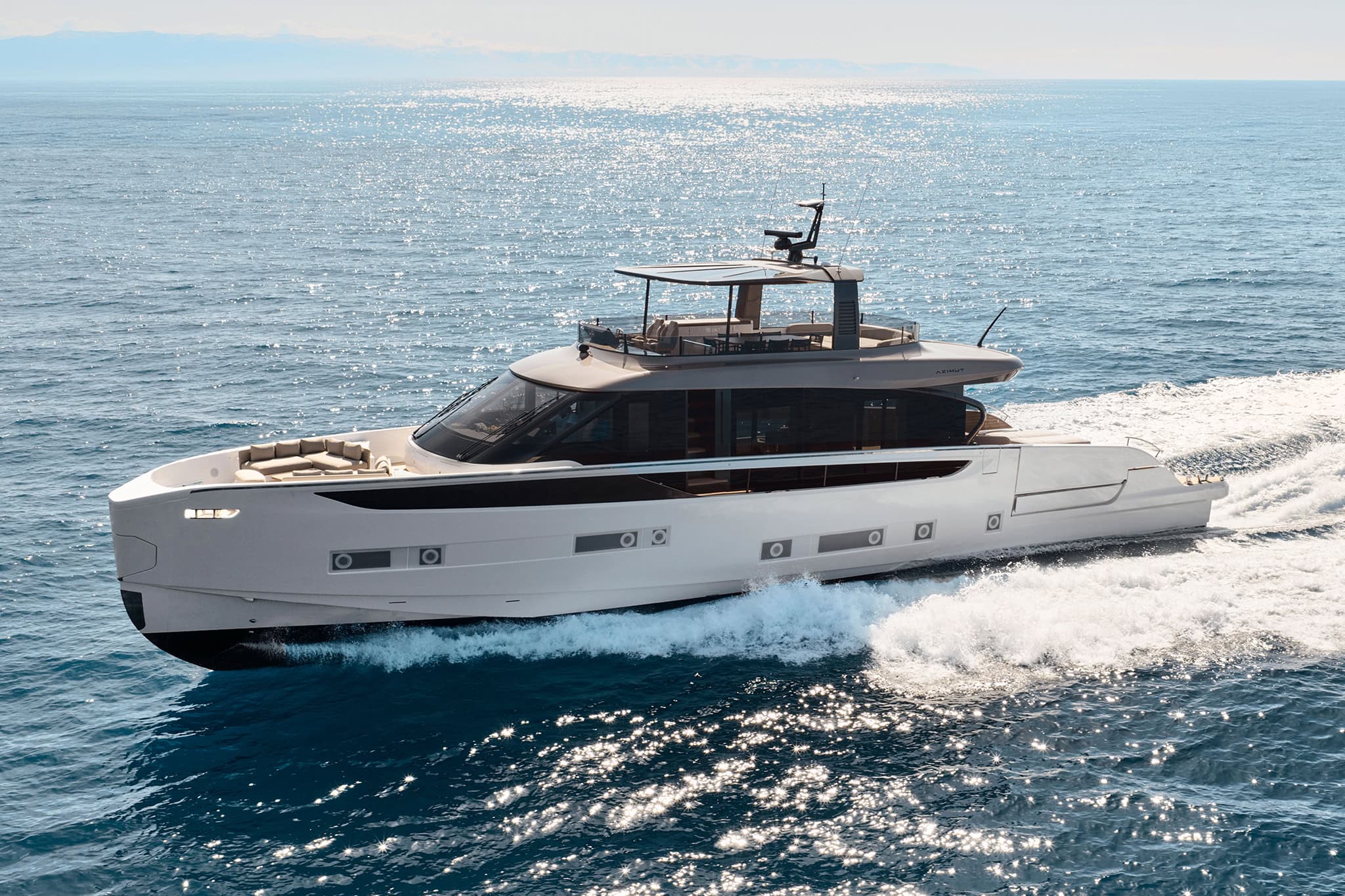 The Seadeck 9 under way seen from the bow quarter