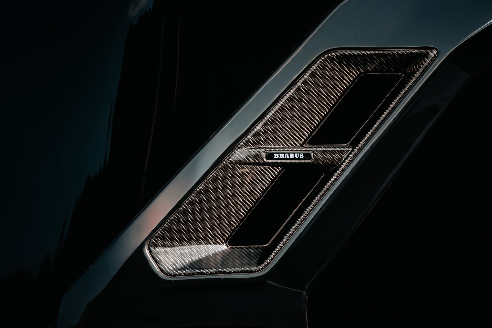 A carbon fibre BRABUS vent set into the hull side