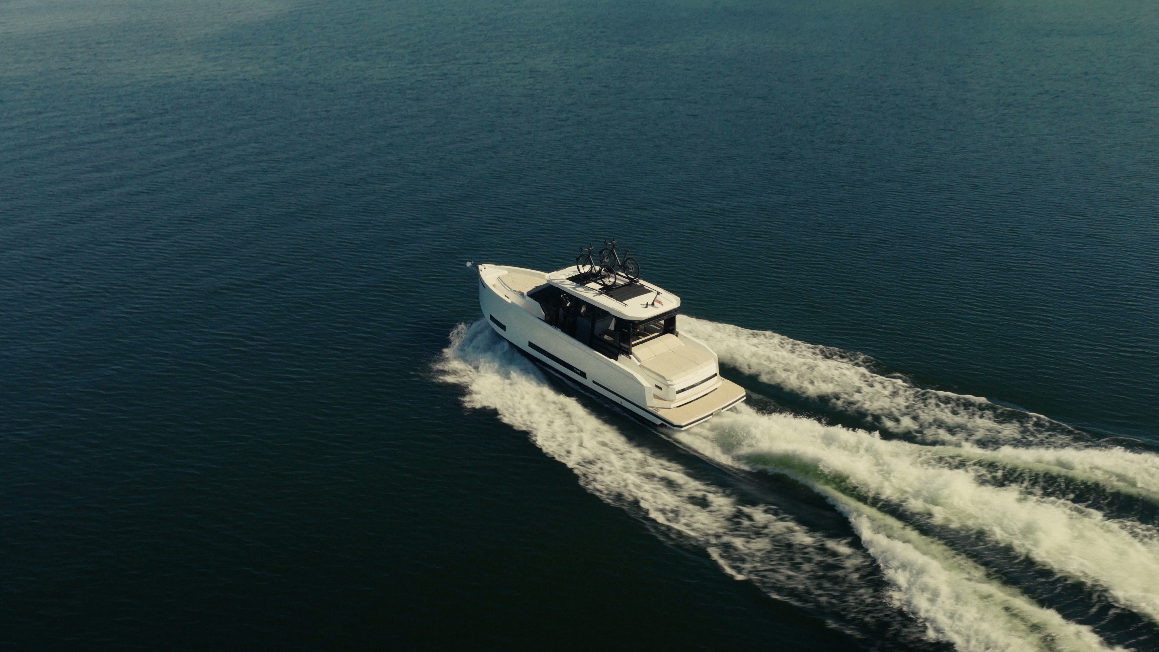 The boat running across open water seen from directly above
