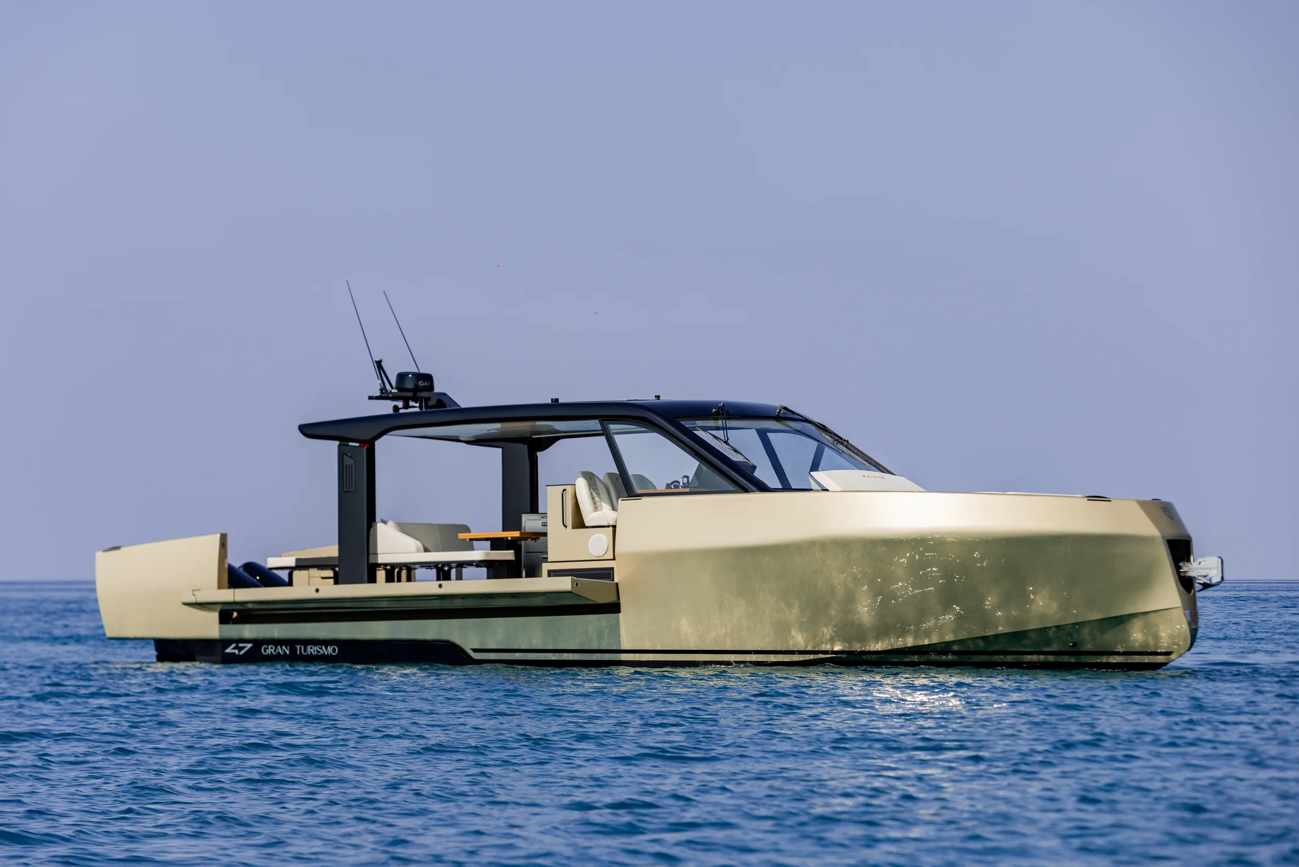 Profile on flat water with both side terraces extended
