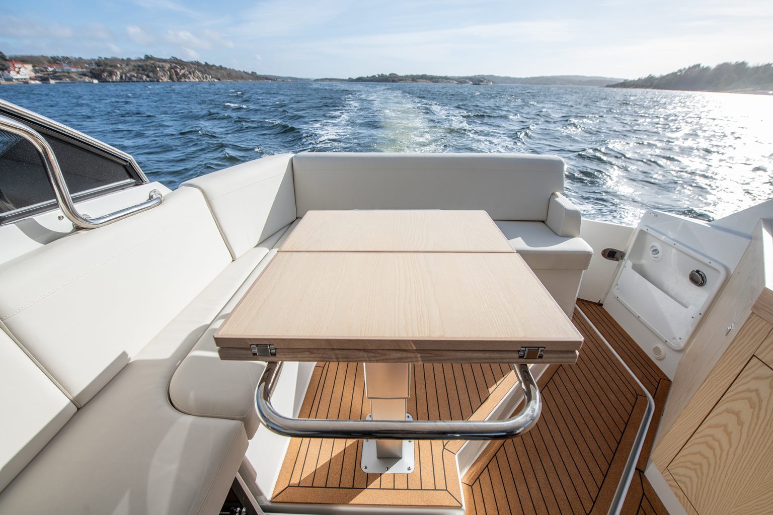 The aft table set between the cockpit seats