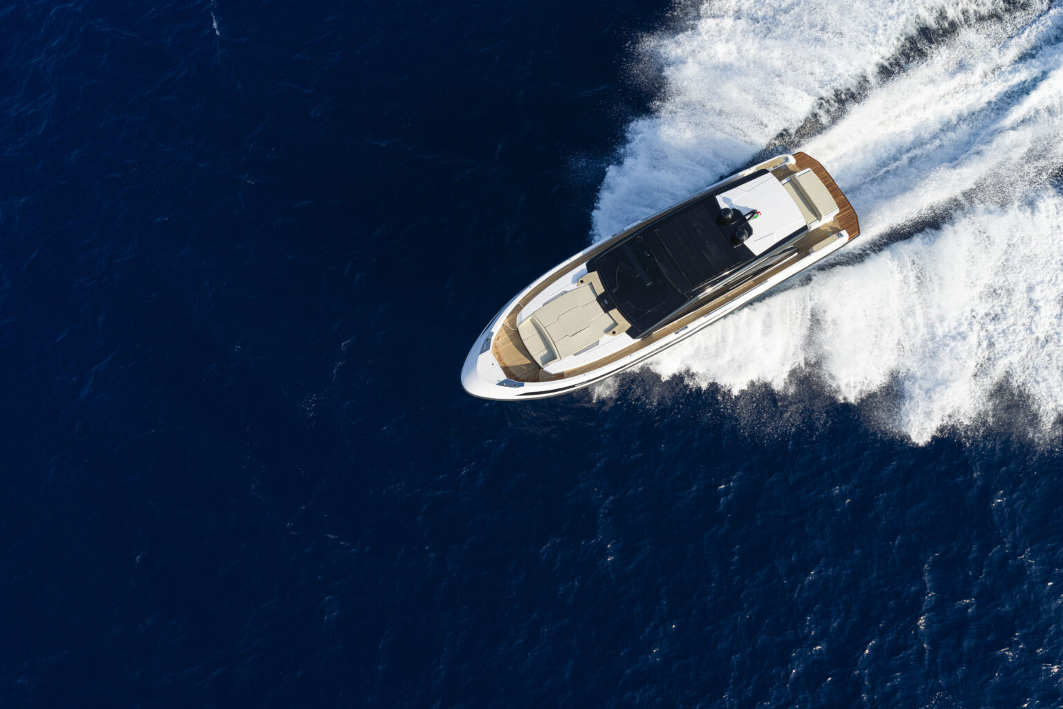 The boat running, seen from above and ahead