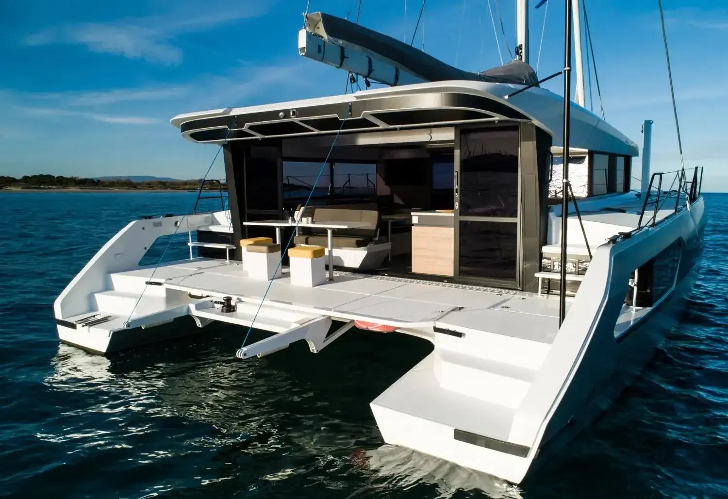 The stern seen from the water, with the aft deck and transom steps